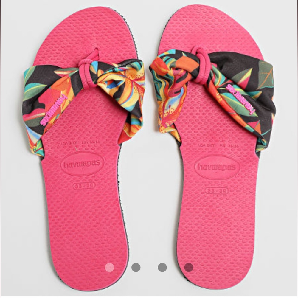 NWT: Havaianas St Trop women’s flip flops  - size 37/38 (US: 6.5-7.5)